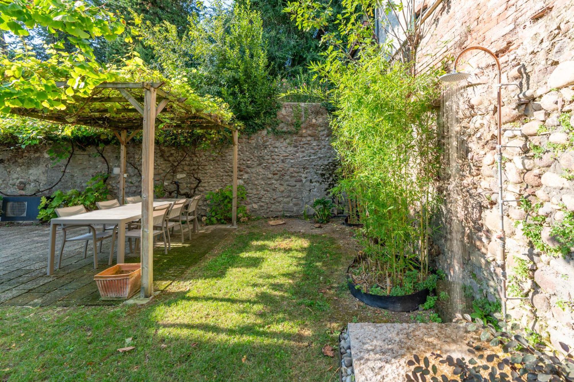 Corte Angelini By Postcardsfrom Castelnuovo del Garda Luaran gambar